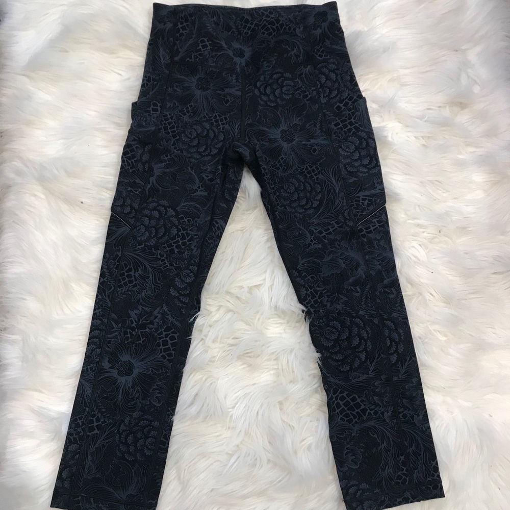 Lululemon cropped design leggings size 4